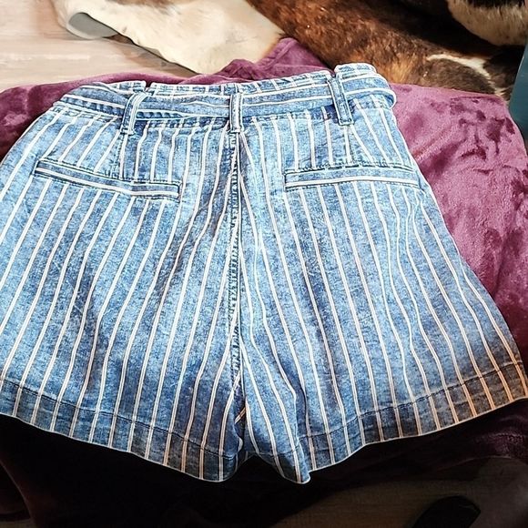 American Eagle Denim Tie Front Jean Shorts - Picture 5 of 6